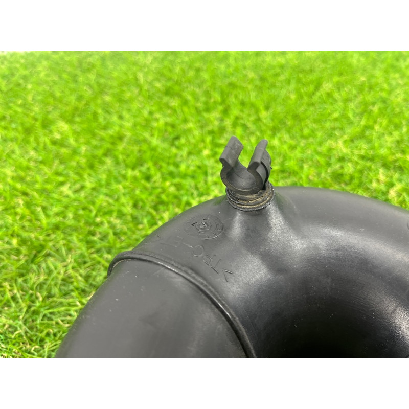 Патрубок воздушного фильтра (впускная система) Volkswagen Touareg NF 2012 3.6 7P6129684B