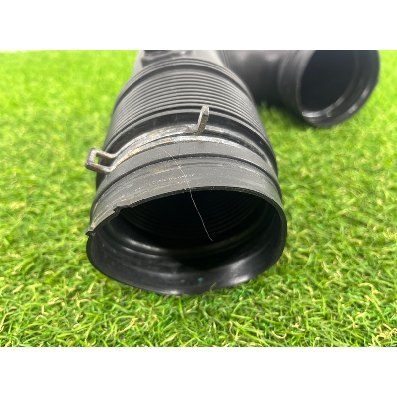 Патрубок воздушного фильтра (впускная система) Volkswagen Touareg NF 2012 3.6 7P6129684B