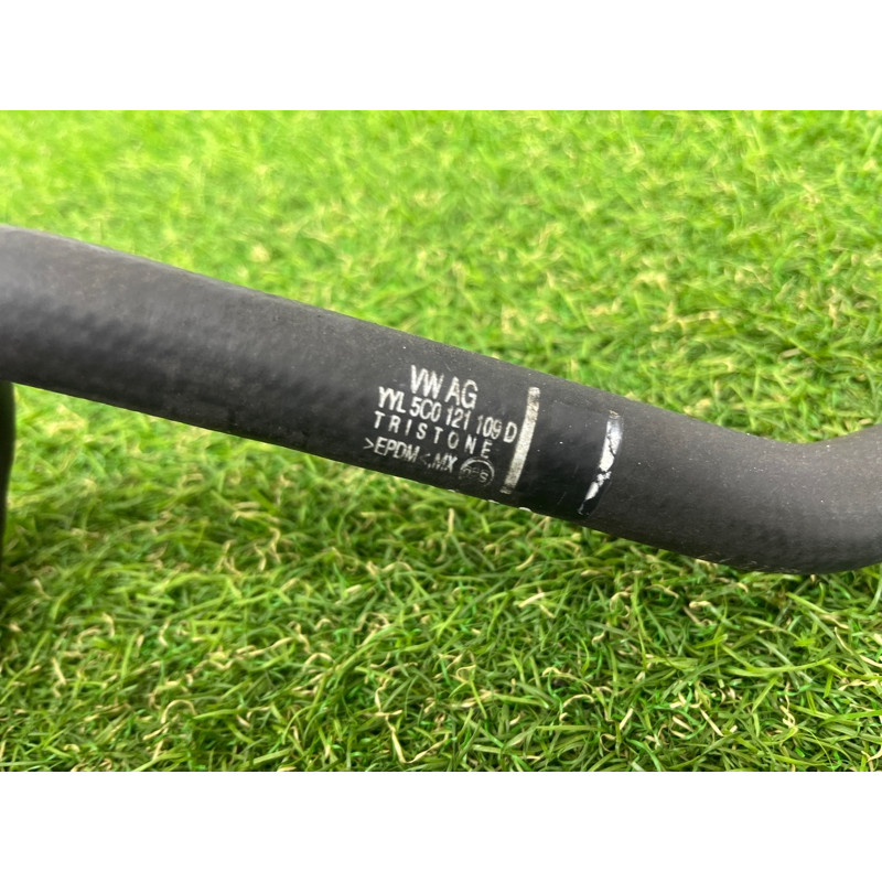 Патрубок (система охлаждения) Volkswagen Passat B7 2016 1.8 5C0121109D