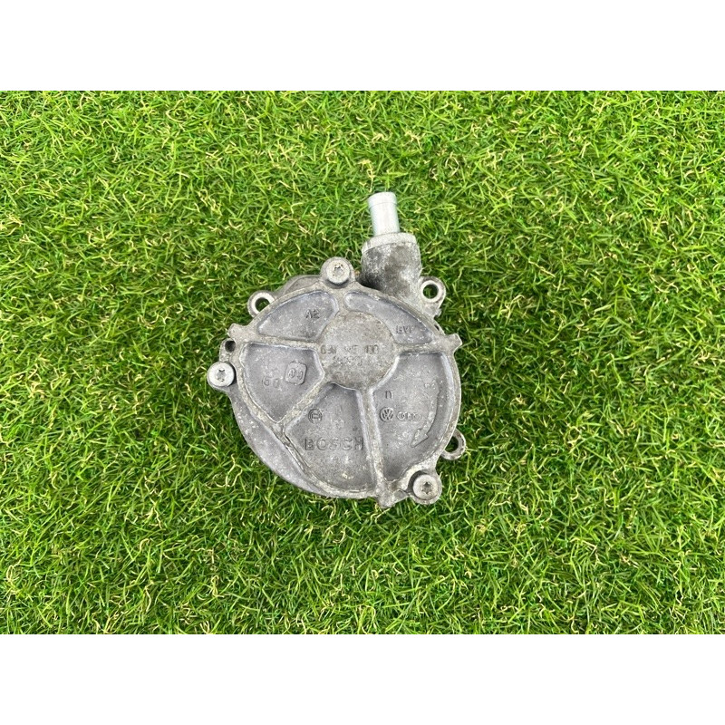 Вакуумный насос (тормозная система) AUDI A4 B8 2012 2.0 TFSI 06J145100G