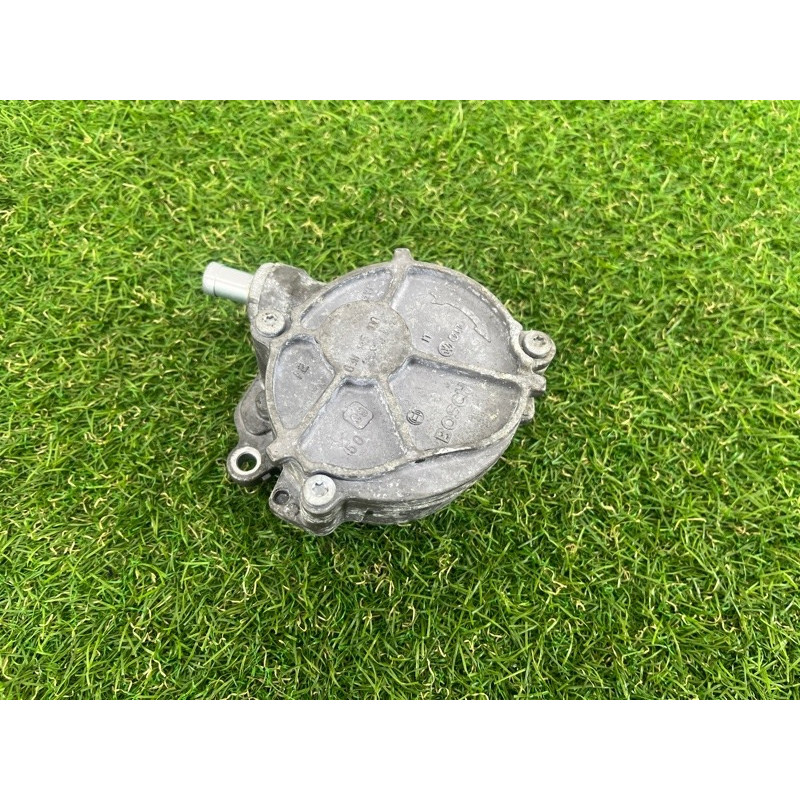 Вакуумный насос (тормозная система) AUDI A4 B8 2012 2.0 TFSI 06J145100G