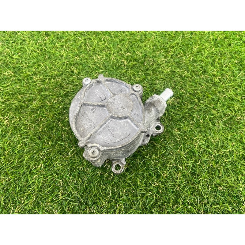 Вакуумный насос (тормозная система) AUDI A4 B8 2012 2.0 TFSI 06J145100G