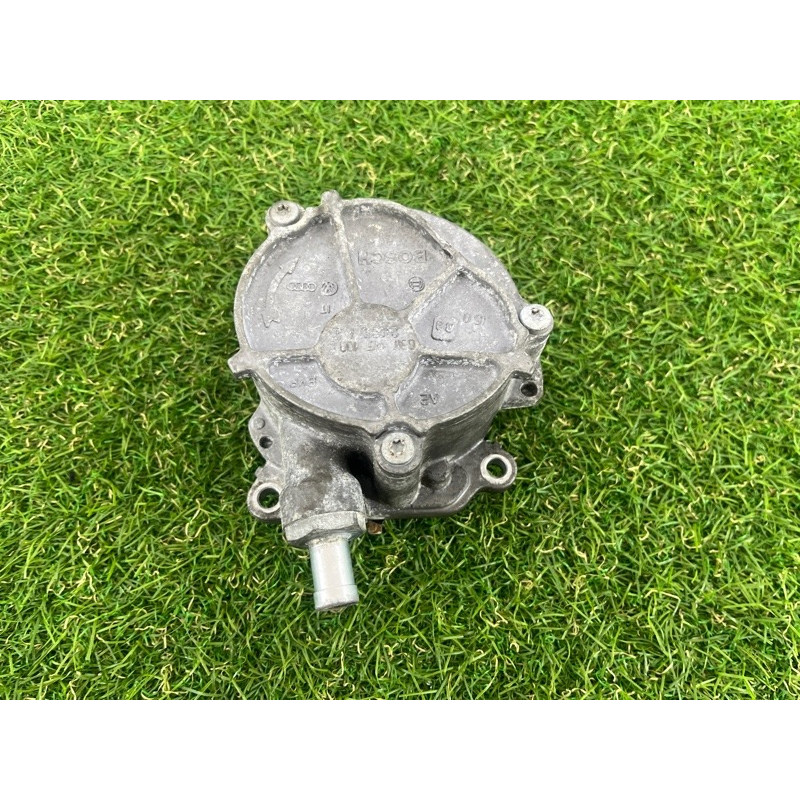 Вакуумный насос (тормозная система) AUDI A4 B8 2012 2.0 TFSI 06J145100G