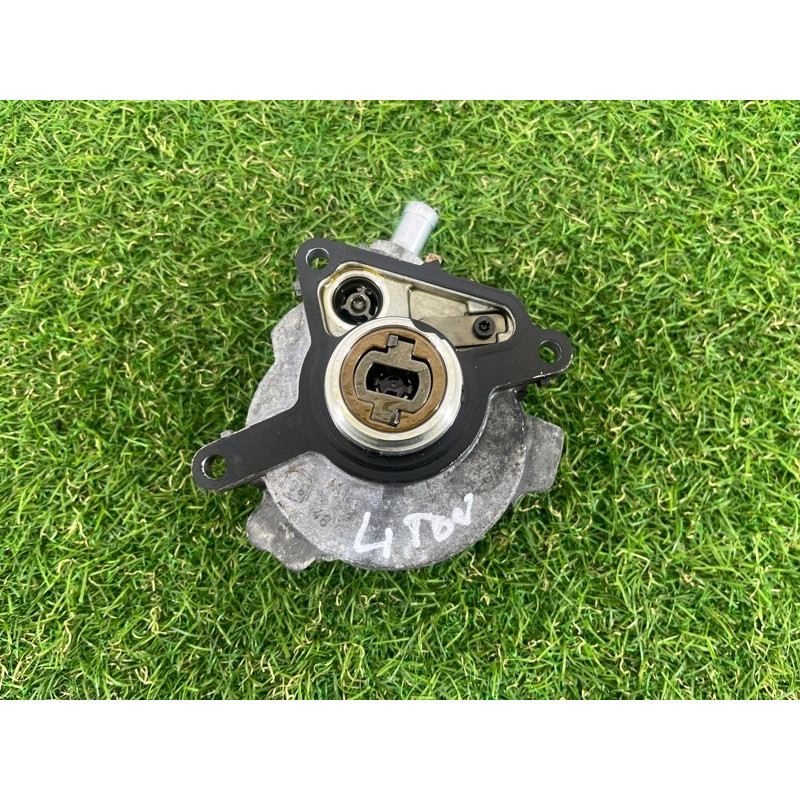 Вакуумный насос (тормозная система) AUDI A4 B8 2012 2.0 TFSI 06J145100G