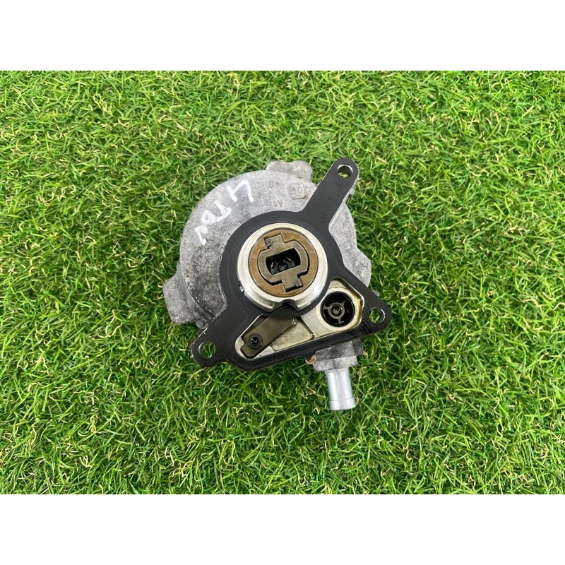 Вакуумный насос (тормозная система) AUDI A4 B8 2012 2.0 TFSI 06J145100G