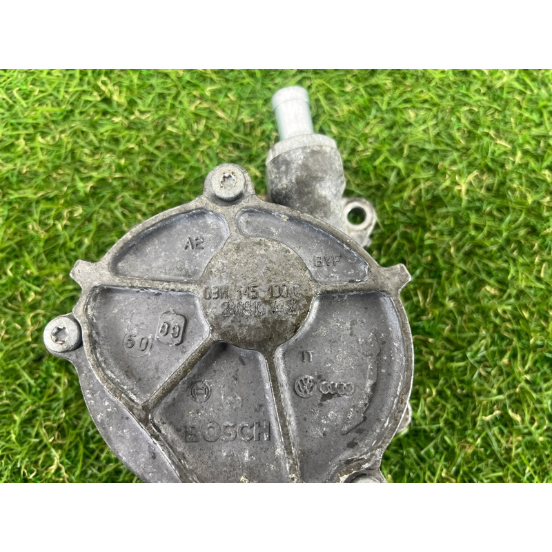 Вакуумный насос (тормозная система) AUDI A4 B8 2012 2.0 TFSI 06J145100G