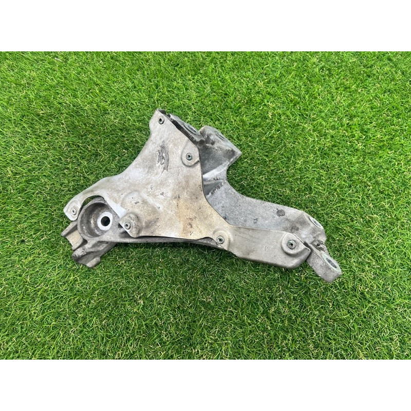 Кронштейн подушки двигателя (кронштейны двигателя) BMW X5 E70 2012 3.0 N55 22116797920