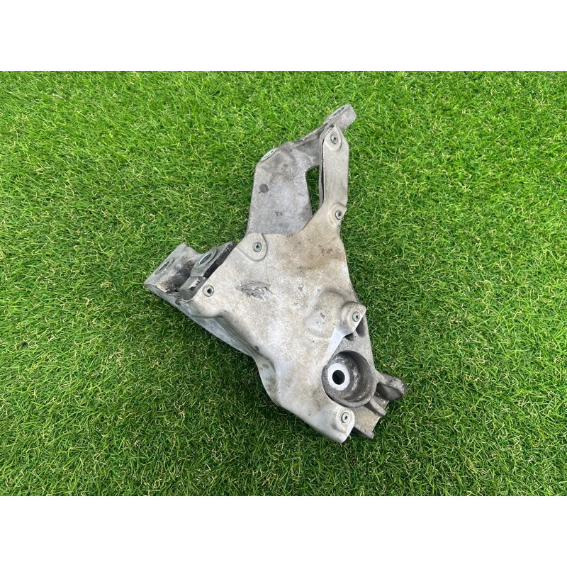 Кронштейн подушки двигателя (кронштейны двигателя) BMW X5 E70 2012 3.0 N55 22116797920