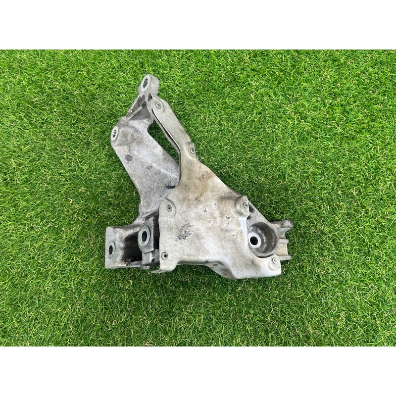 Кронштейн подушки двигателя (кронштейны двигателя) BMW X5 E70 2012 3.0 N55 22116797920