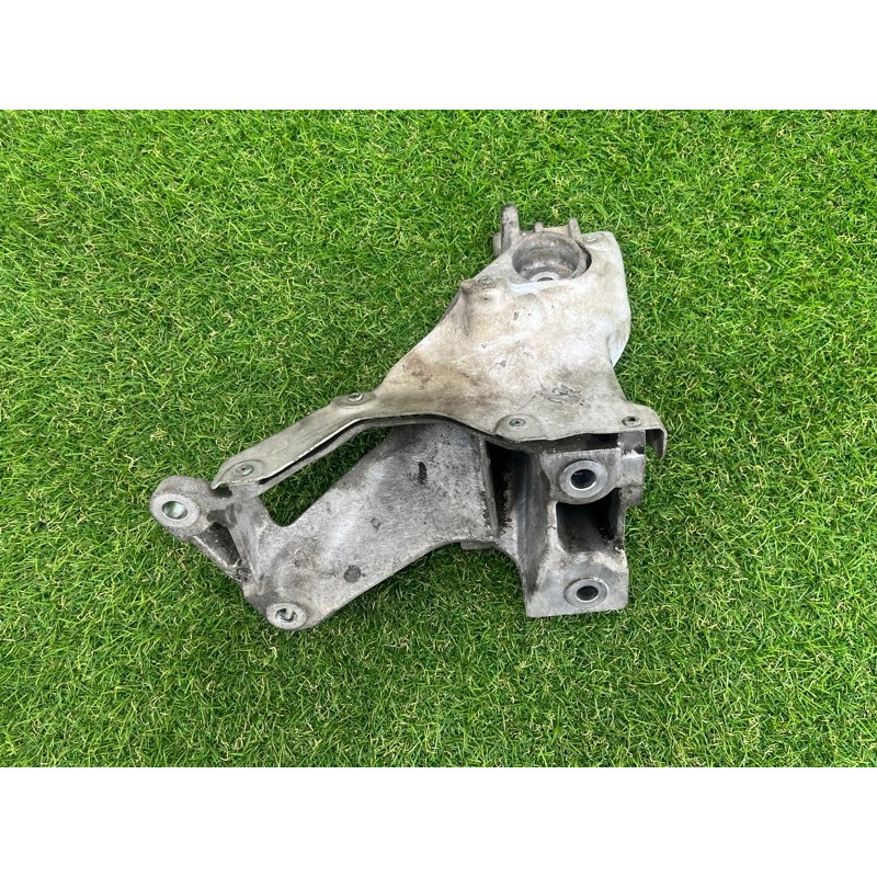 Кронштейн подушки двигателя (кронштейны двигателя) BMW X5 E70 2012 3.0 N55 22116797920