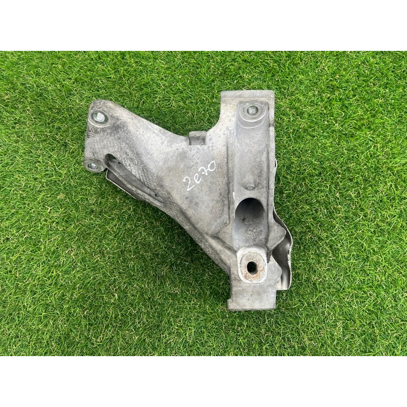 Кронштейн подушки двигателя (кронштейны двигателя) BMW X5 E70 2012 3.0 N55 22116797920