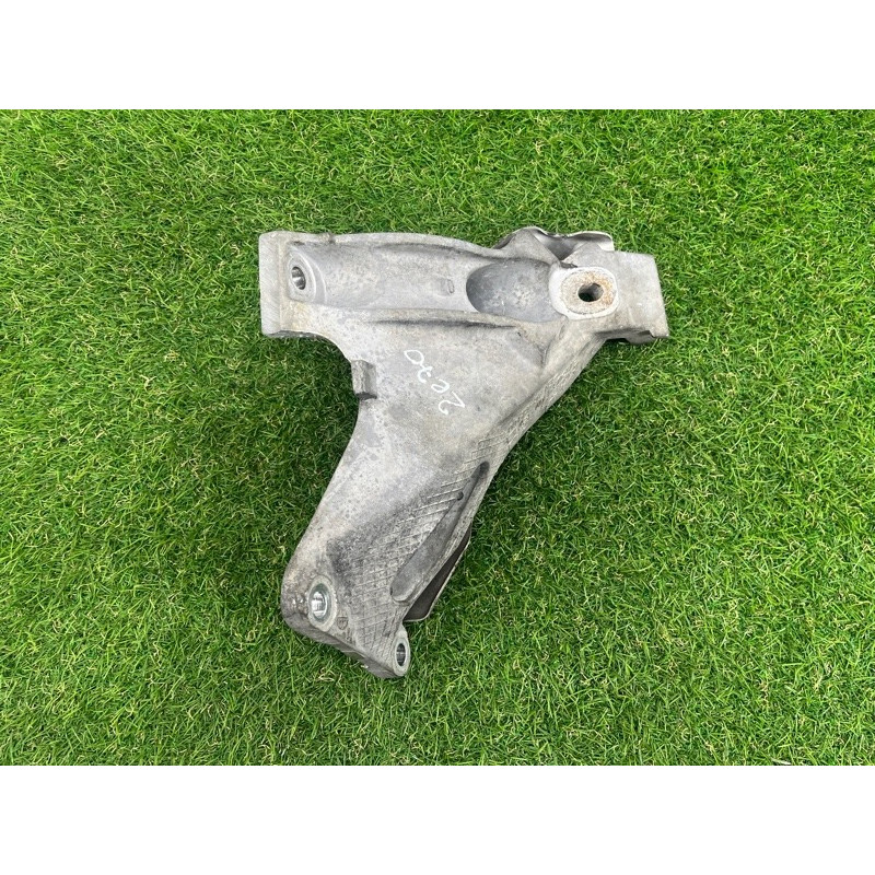 Кронштейн подушки двигателя (кронштейны двигателя) BMW X5 E70 2012 3.0 N55 22116797920