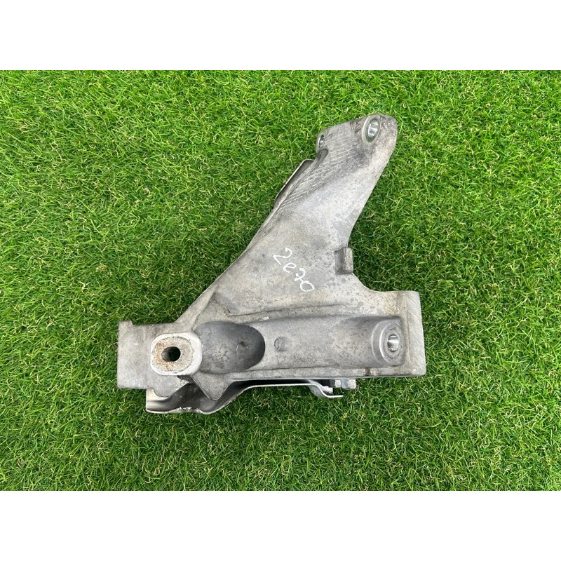 Кронштейн подушки двигателя (кронштейны двигателя) BMW X5 E70 2012 3.0 N55 22116797920