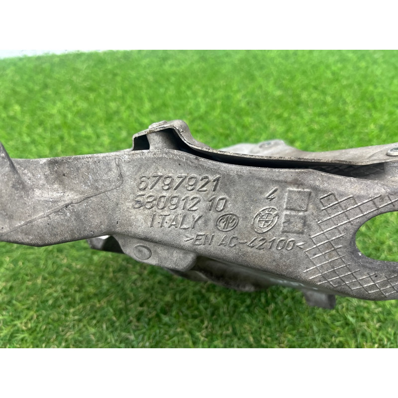 Кронштейн подушки двигателя (кронштейны двигателя) BMW X5 E70 2012 3.0 N55 22116797920