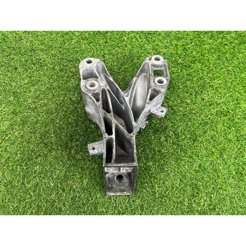 Кронштейн подушки двигателя (кронштейны двигателя) BMW X5 E70 2012 3.0 N55 22116778331