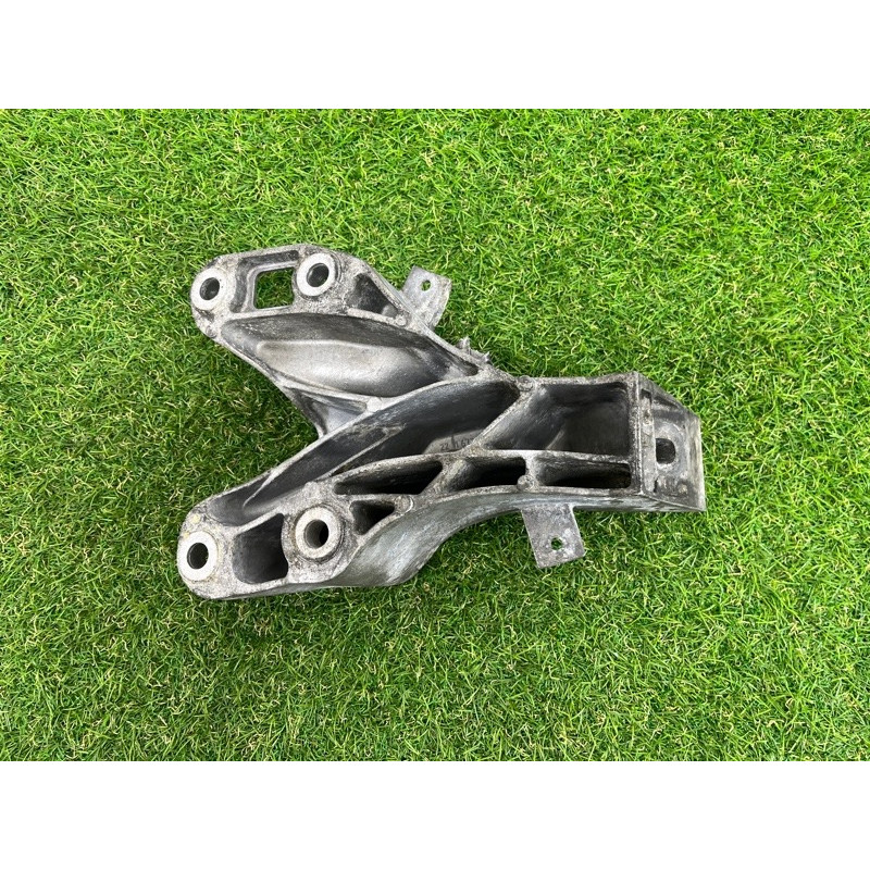 Кронштейн подушки двигателя (кронштейны двигателя) BMW X5 E70 2012 3.0 N55 22116778331