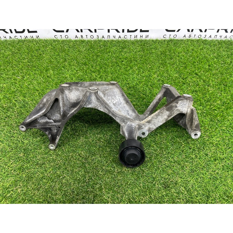 Кронштейн генератора (кронштейны двигателя) Volkswagen Touareg NF 2011 3.6 03H260087E