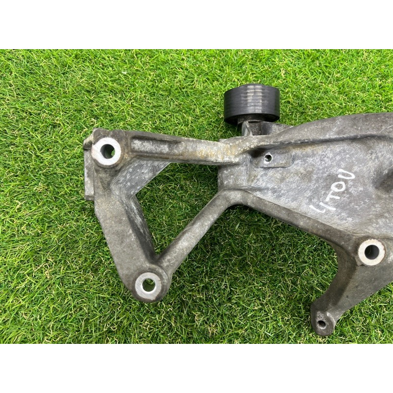 Кронштейн генератора (кронштейны двигателя) Volkswagen Touareg NF 2011 3.6 03H260087E