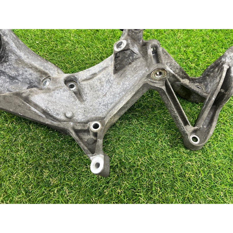 Кронштейн генератора (кронштейны двигателя) Volkswagen Touareg NF 2011 3.6 03H260087E