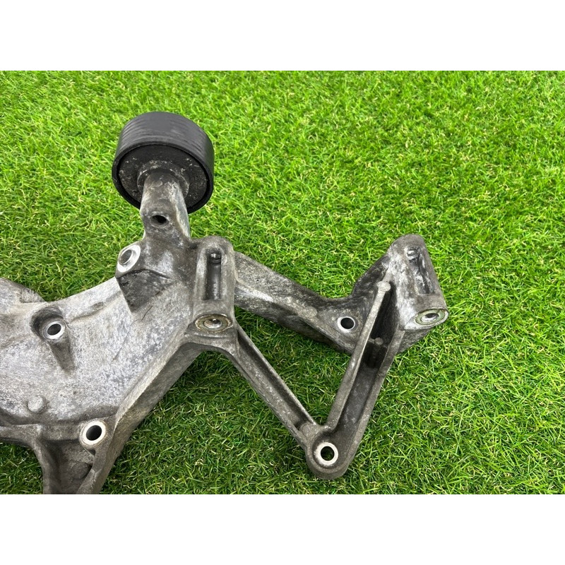 Кронштейн генератора (кронштейны двигателя) Volkswagen Touareg NF 2011 3.6 03H260087E