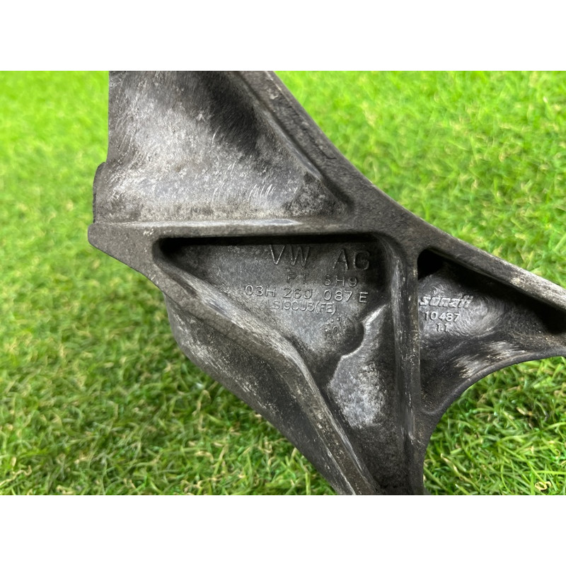 Кронштейн генератора (кронштейны двигателя) Volkswagen Touareg NF 2011 3.6 03H260087E