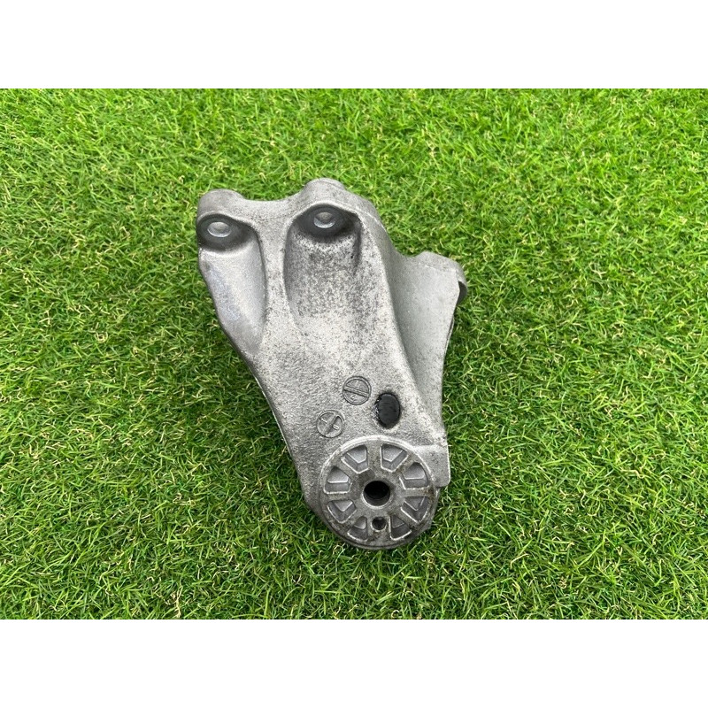 Кронштейн двигателя (кронштейны двигателя) Volkswagen Touareg NF 2012 3.0 7L6199307A