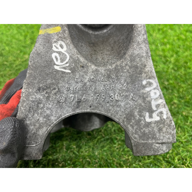 Кронштейн двигателя (кронштейны двигателя) Volkswagen Touareg NF 2012 3.0 7L6199307A