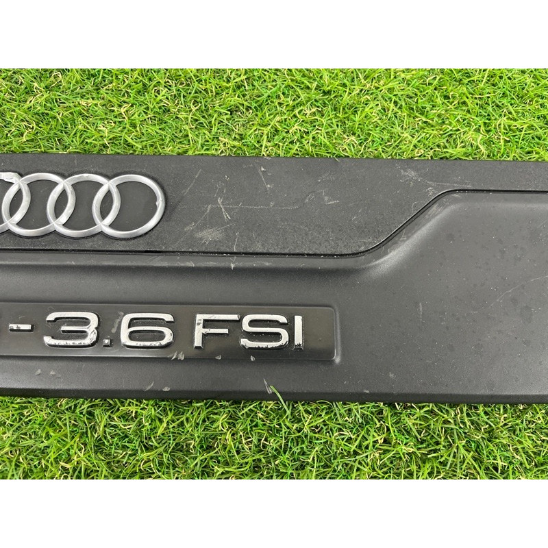 Декоративная крышка двигателя (двигатель и элементы) AUDI Q7 4L 2007 3.6 03H103925C
