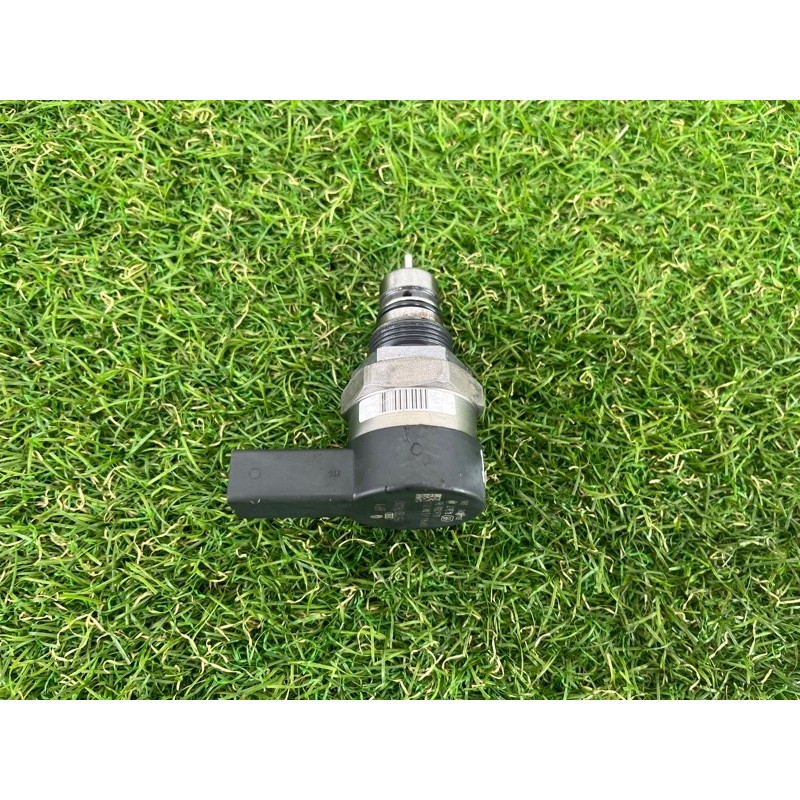 Датчик давления топлива (топливная система) Volkswagen Touareg NF 2012 3.0 057130764AD