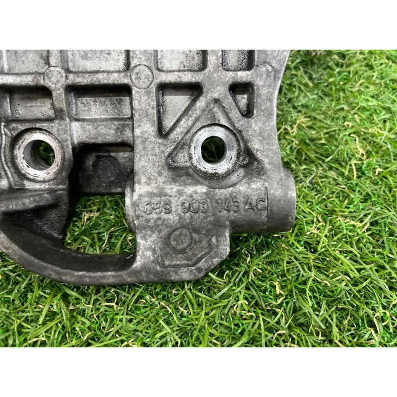 Кронштейн генератора (кронштейны двигателя) Volkswagen Touareg NF 2012 3.0 059903143AC