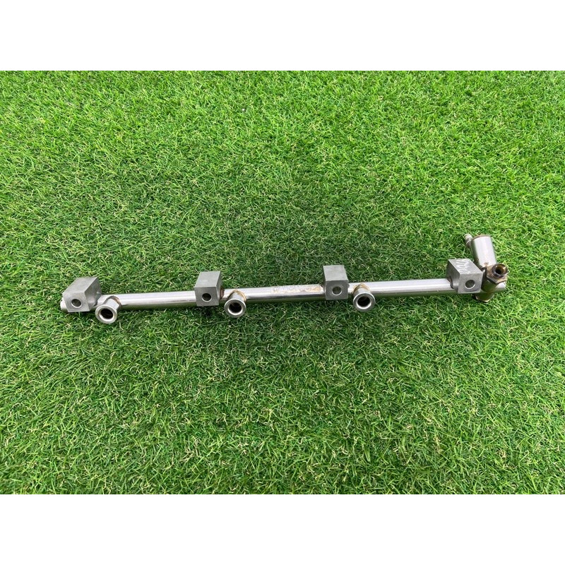 Топливная рампа (топливная система) Volkswagen Touareg NF 2011 3.6 03H133316N