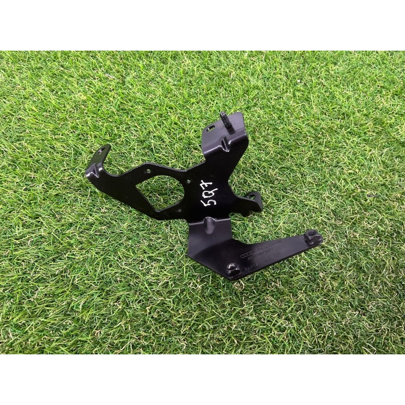 Кронштейн дополнительного насоса ОЖ (кронштейны двигателя) AUDI Q7 4M 2017 3.0 TFSi CREC 4M0819147E