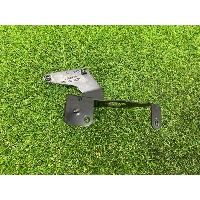 Кронштейн дополнительного насоса ОЖ (кронштейны двигателя) AUDI Q7 4M 2017 3.0 TFSi CREC 4M0819147E