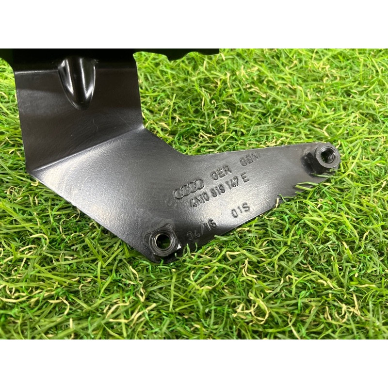 Кронштейн дополнительного насоса ОЖ (кронштейны двигателя) AUDI Q7 4M 2017 3.0 TFSi CREC 4M0819147E