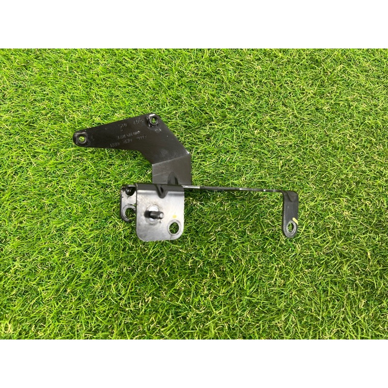 Кронштейн дополнительного насоса ОЖ (кронштейны двигателя) AUDI Q7 4M 2018 3.0 TFSi 4M0819147E