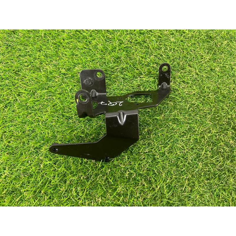 Кронштейн дополнительного насоса ОЖ (кронштейны двигателя) AUDI Q7 4M 2018 3.0 TFSi 4M0819147E