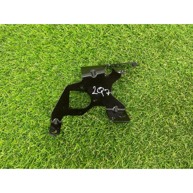 Кронштейн дополнительного насоса ОЖ (кронштейны двигателя) AUDI Q7 4M 2018 3.0 TFSi 4M0819147E