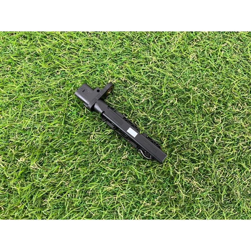 Датчик положения коленвала (электрика двигателя) Volkswagen Touareg NF 2012 3.0 059906433E