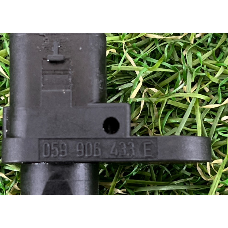 Датчик положения коленвала (электрика двигателя) Volkswagen Touareg NF 2012 3.0 059906433E