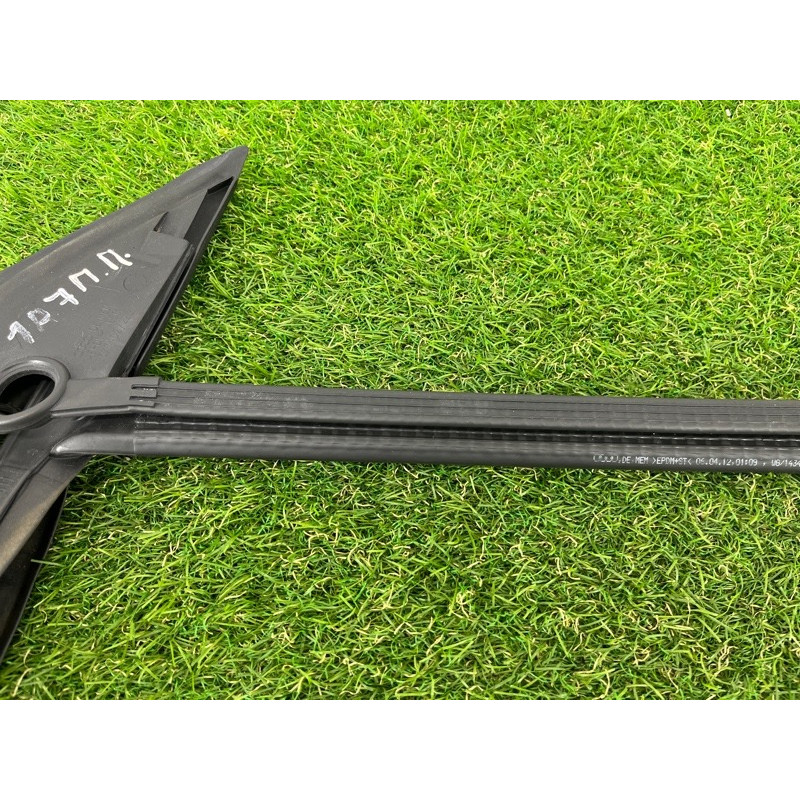 Уплотнитель стекла двери (кузов и элементы) AUDI A7 4G 2013 3.0 CGXB 4G8837480L