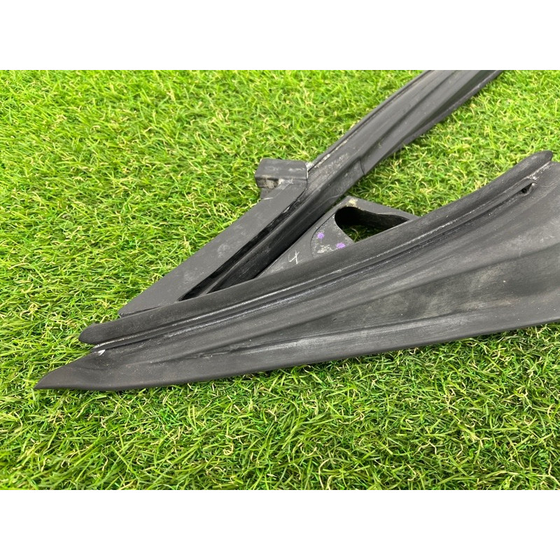 Уплотнитель стекла двери (кузов и элементы) BMW 4-series F32 2015 2.0 51337279778