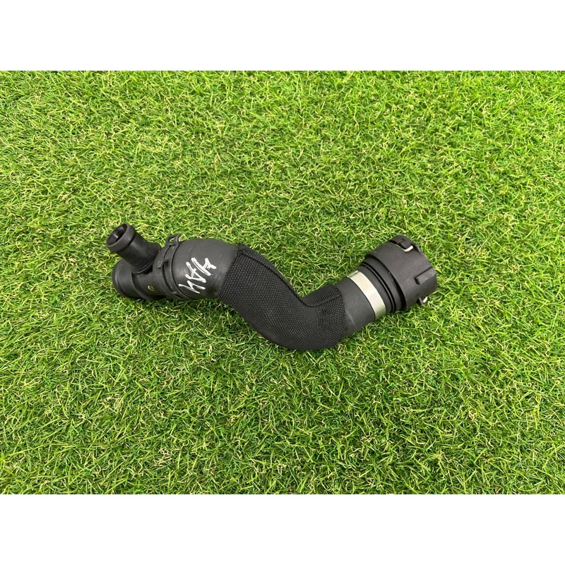 Патрубок (система охлаждения) AUDI A4 B8 2012 2.0 TFSI 8K0121051C