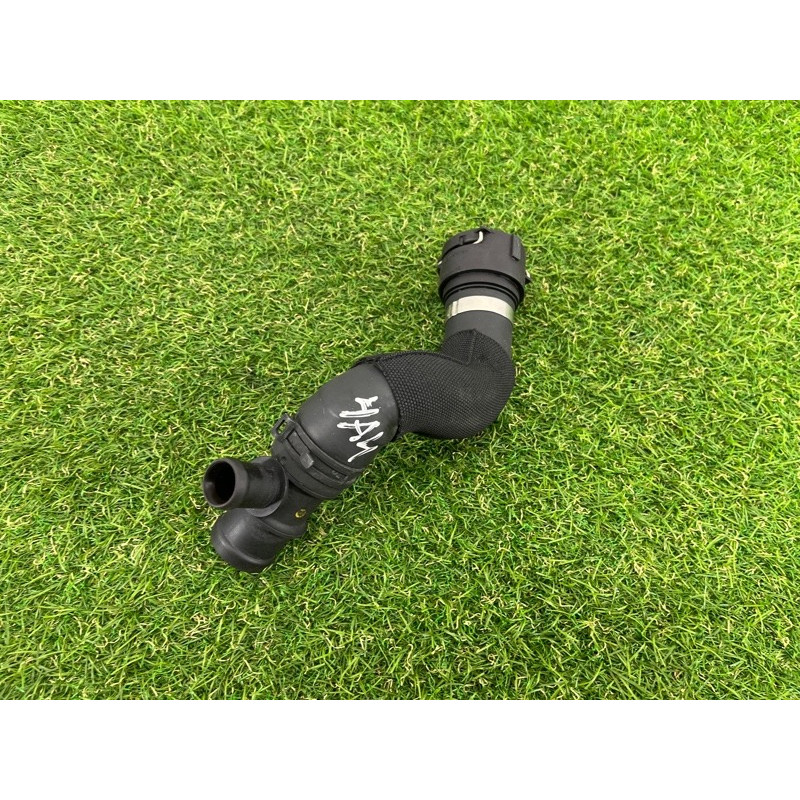 Патрубок (система охлаждения) AUDI A4 B8 2012 2.0 TFSI 8K0121051C