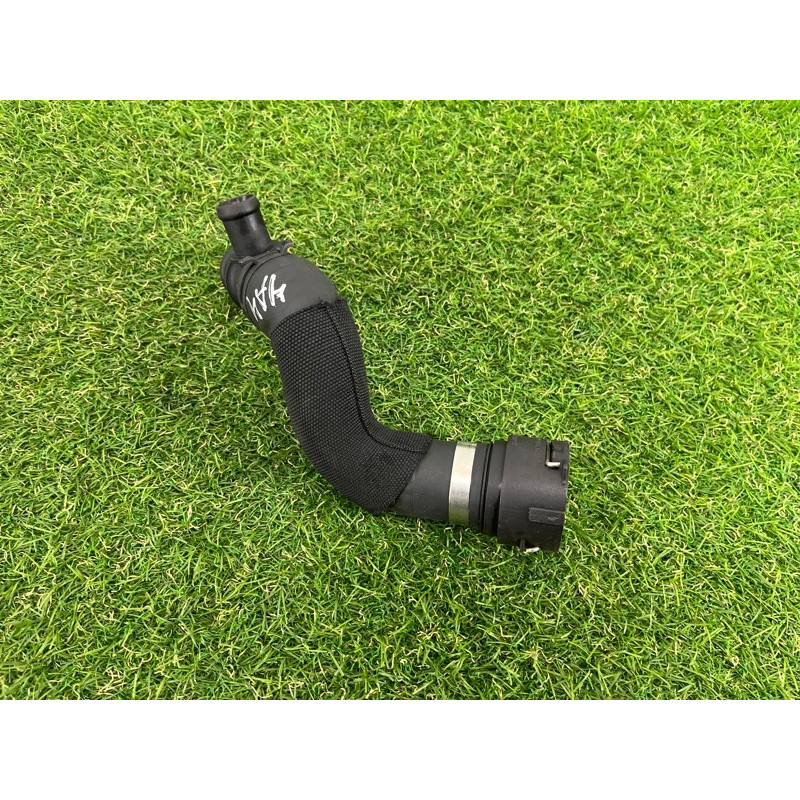 Патрубок (система охлаждения) AUDI A4 B8 2012 2.0 TFSI 8K0121051C