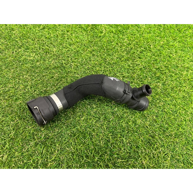 Патрубок (система охлаждения) AUDI A4 B8 2012 2.0 TFSI 8K0121051C