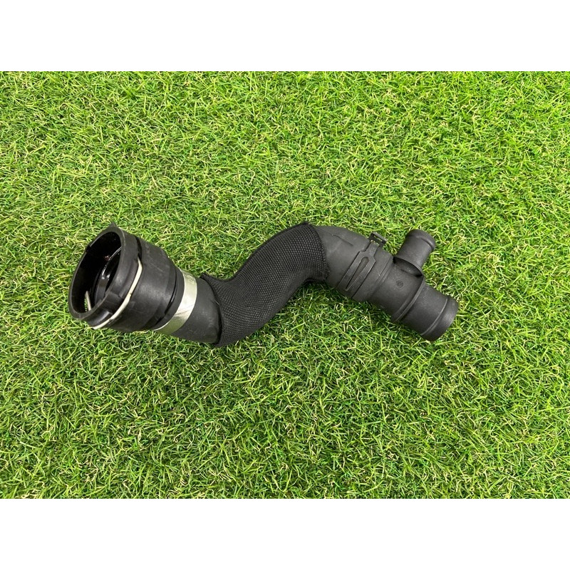 Патрубок (система охлаждения) AUDI A4 B8 2012 2.0 TFSI 8K0121051C