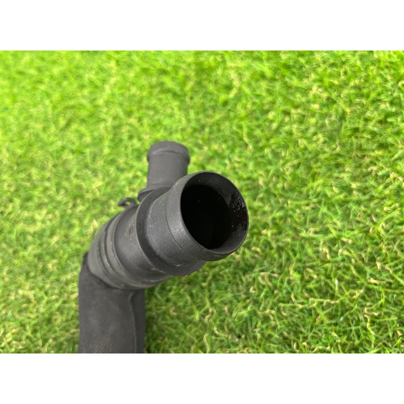 Патрубок (система охлаждения) AUDI A4 B8 2012 2.0 TFSI 8K0121051C