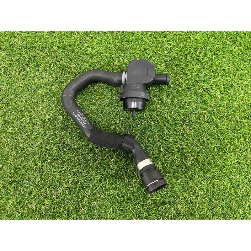 Патрубок (система охлаждения) AUDI A4 B8 2012 2.0 TFSI 8K1819376J