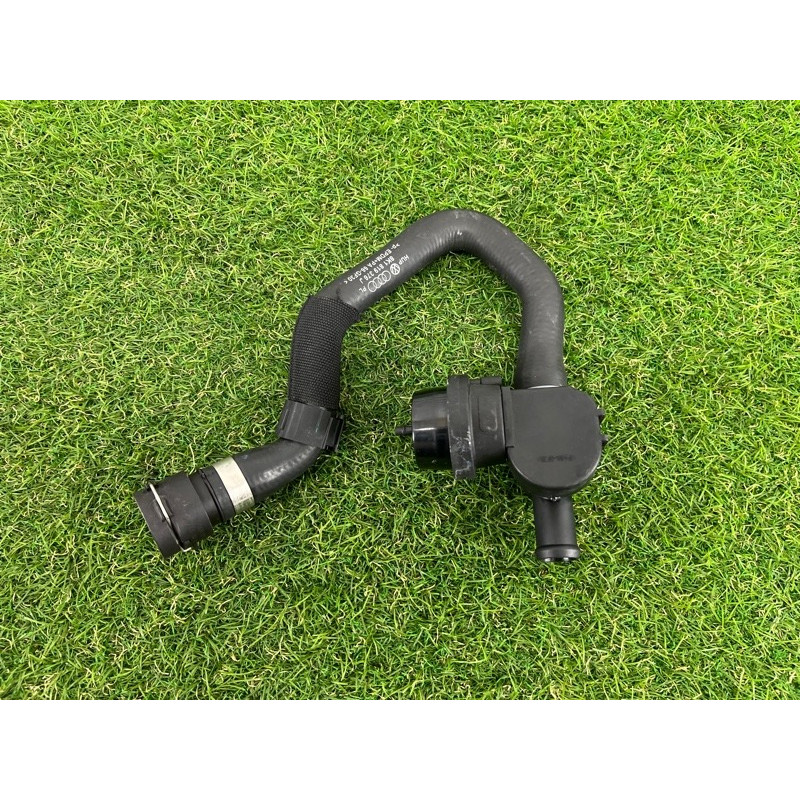 Патрубок (система охлаждения) AUDI A4 B8 2012 2.0 TFSI 8K1819376J