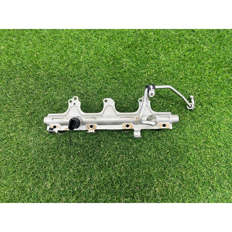 Топливная рампа (топливная система) AUDI A4 B8 2012 2.0 TFSI 06J133317M